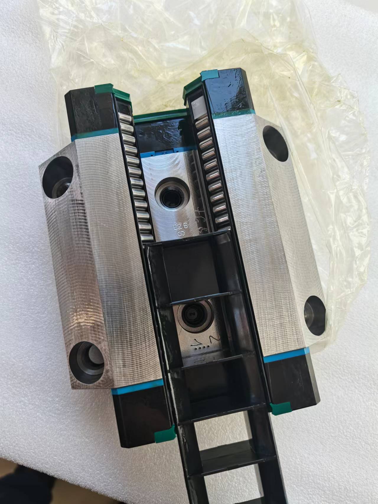 High‑Precision Rexroth R201179404 & R201179406 Linear Guide Carriage for 12V CNC Gantry Mill – Made in Germany image 4